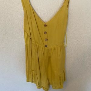 💛 Cute yellow romper